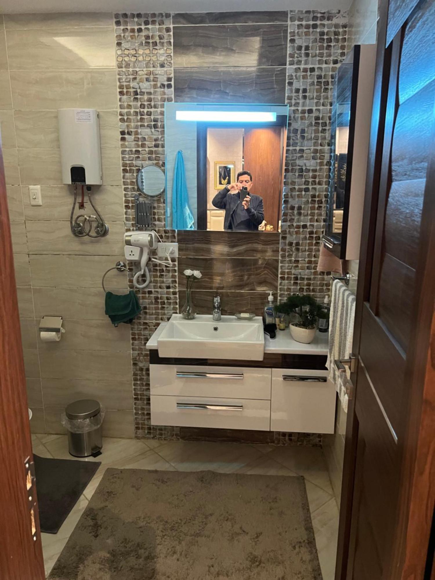 Apartmán شقه مفروشه فاخره بالقاهره الجديده New Cairo Exteriér fotografie